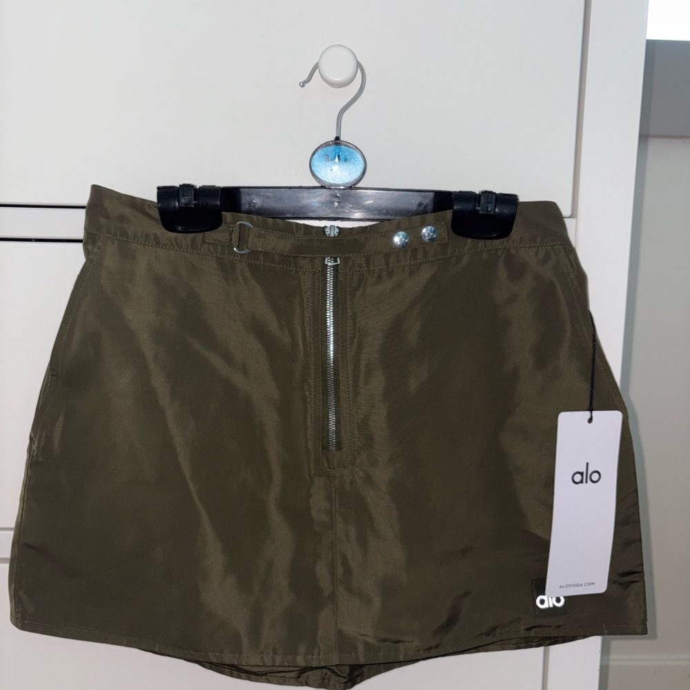 ALO Yoga Work it mini skirt size S BNWT - Picture 4 of 5